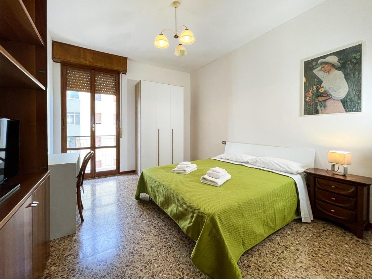 Casa Gramsci - Affitti Brevi Italia Hotel Модена Екстериор снимка